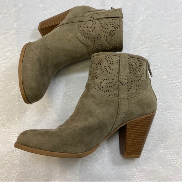 Qupid Faux Suede Ankle Booties. Women’s Size 7. - Picture 5 of 10